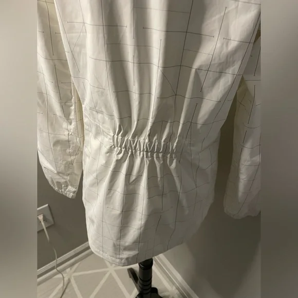 The North Face Hooded Windbreaker Raincoat Medium - Picture 5 of 7